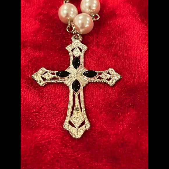 Vintage Style Rosary with Pearl Beads and Crucifix
Cross - Picture 2 of 6
